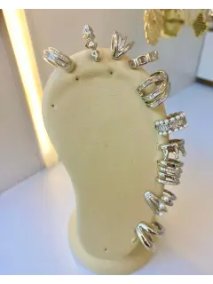 Ear cuff