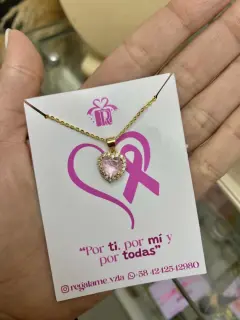 Collar de corazón con piedra rosada  bordes de circones. Mes rosa